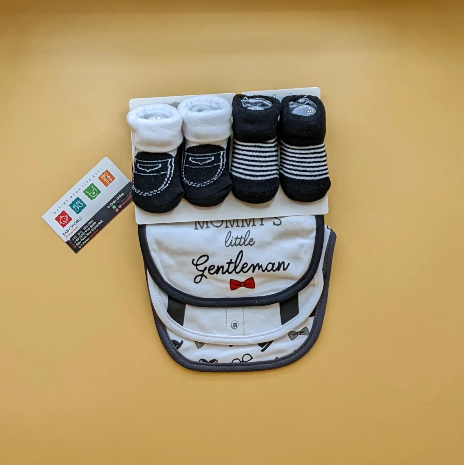 Pack of 3 Bibs & 2 Booties - Image 14