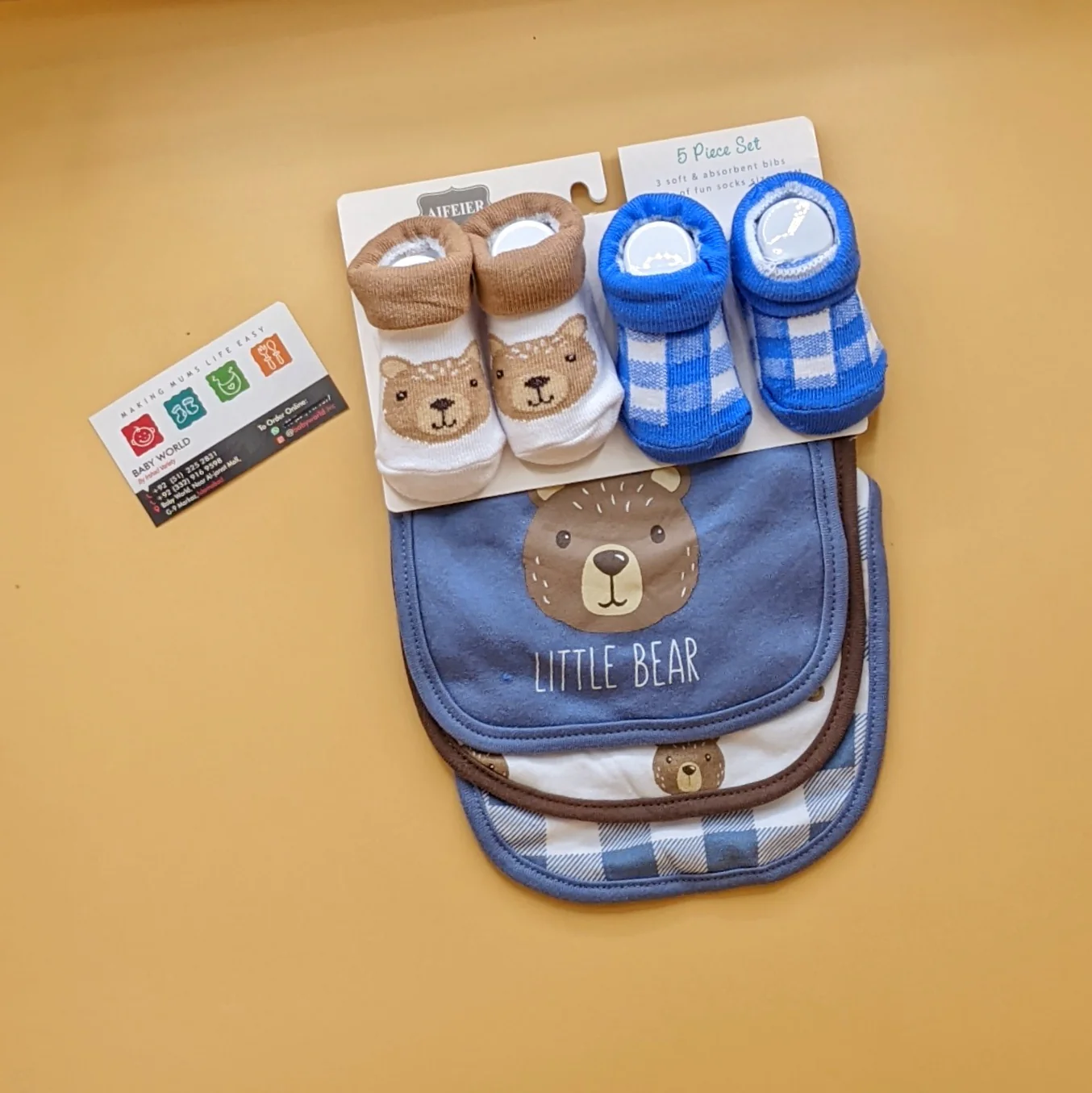 Pack of 3 Bibs & 2 Booties - Image 18