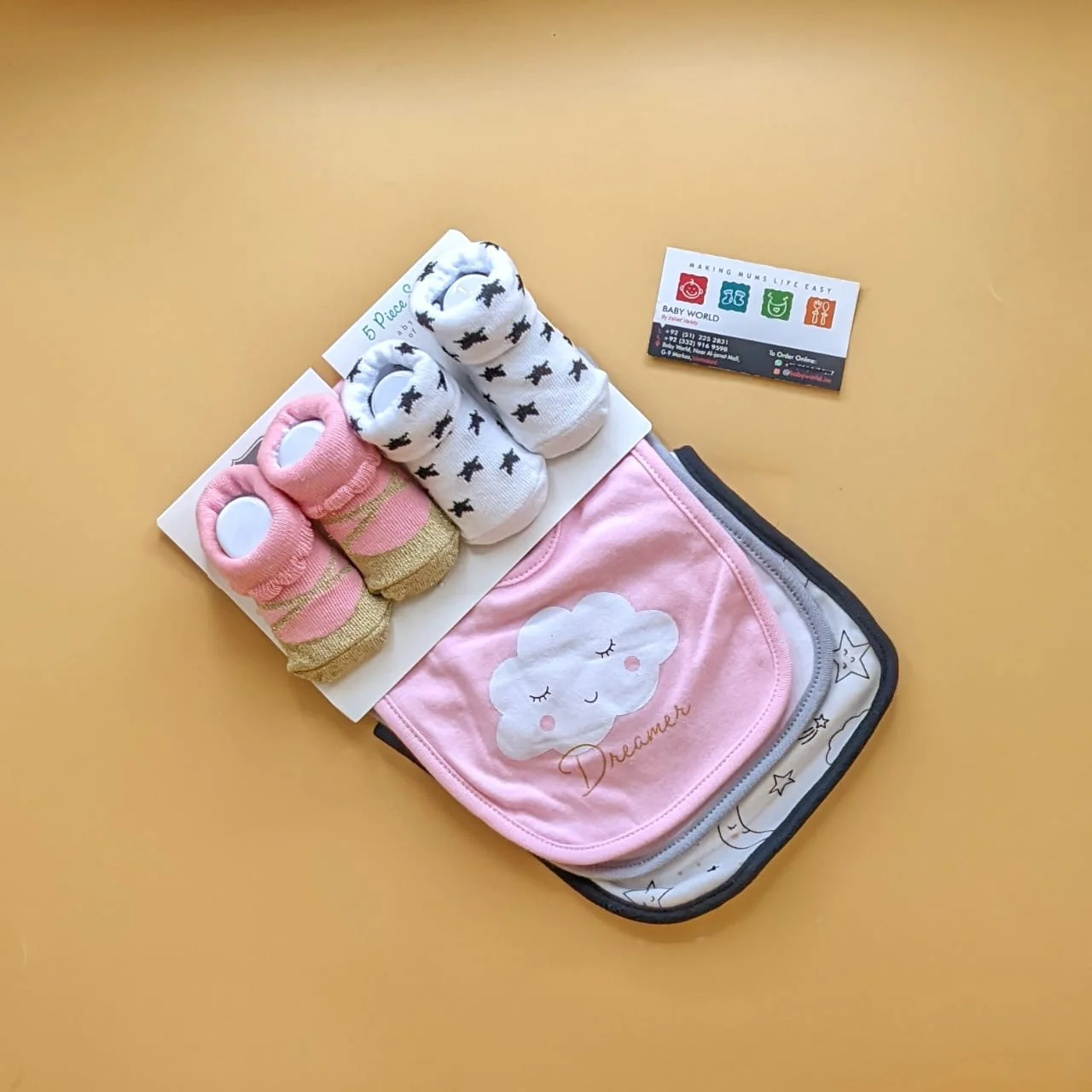 Pack of 3 Bibs & 2 Booties - Image 19