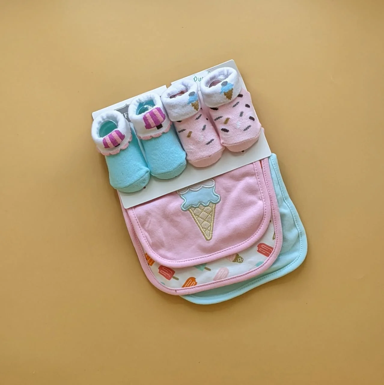 Pack of 3 Bibs & 2 Booties - Image 25